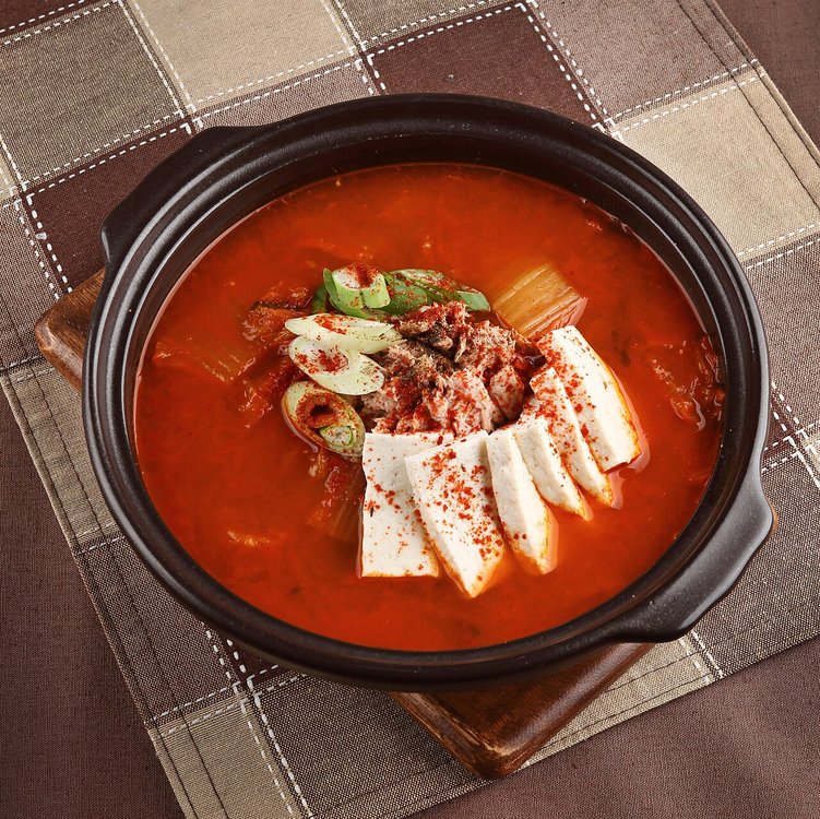 통돼지 묵은지 김치찌개 19호